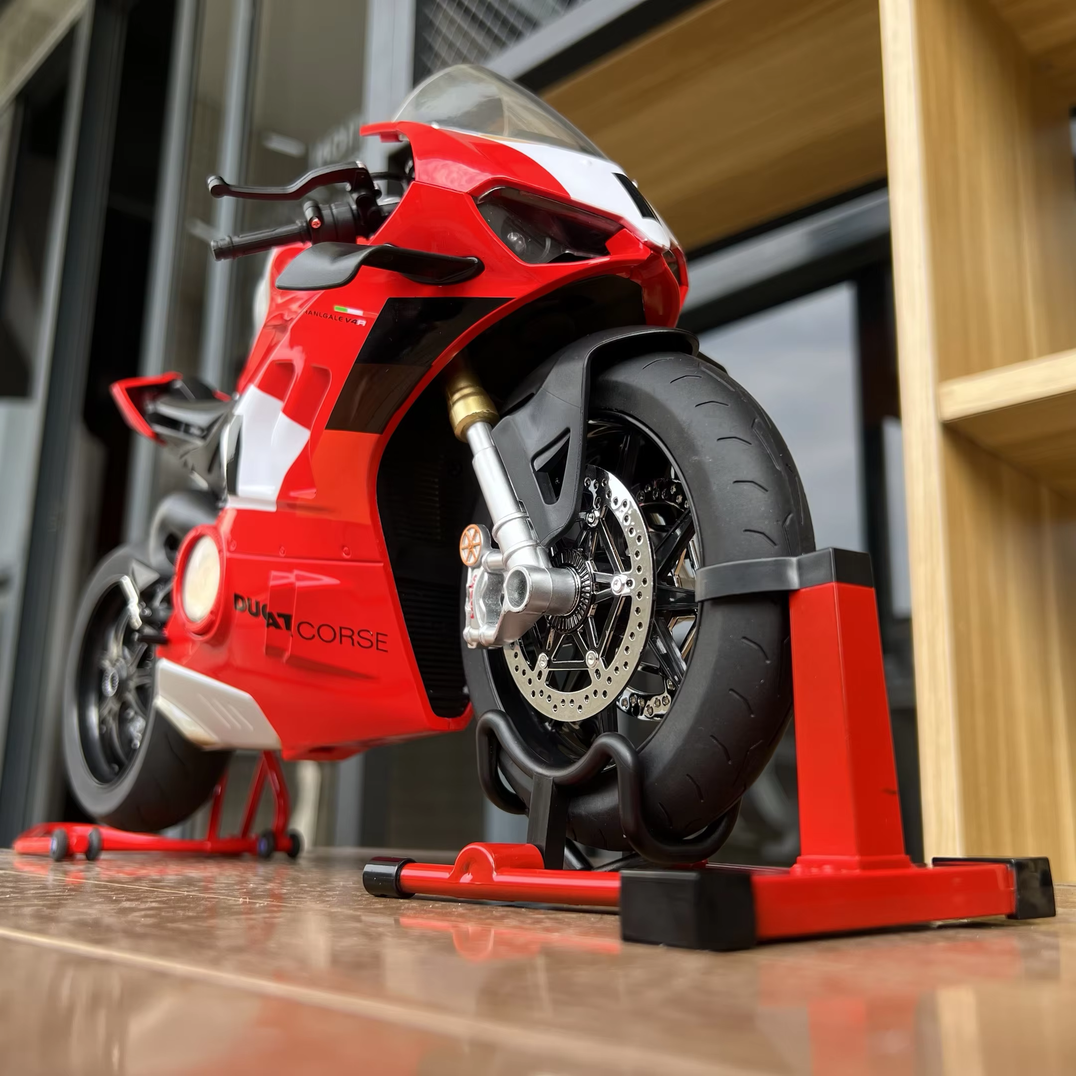 Spray 1:6 Ducati V4S Racing Motorcycle Alloy Diecast Model Car Motorcycle Enthusiast Collection Display Decoration Ornaments Boy